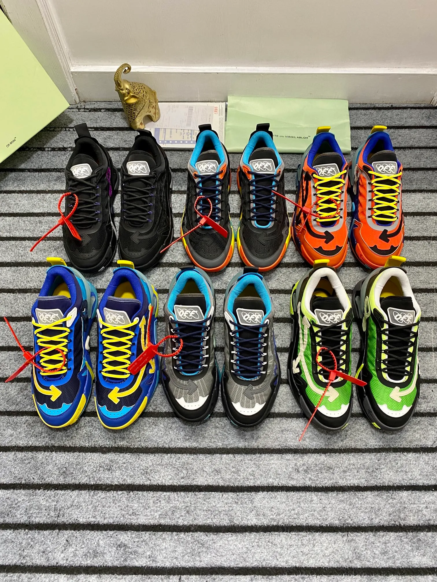 Men's shoes 💰640🌼【New】High-end boutique-OFF-WHITE x Air Jordan】1 The joint shoe design has been highly concerned by everyone. The new shoes are shown in the popular Chicago bull white and yellow LOGO color scheme. The shoe body is made of cowhide stitching and other materials. In addition to the X hidden on the inside of the leather, the oversized Swoosh, OFF-WHITE for Nike, and Air Jordan 1Birth information and the word AIR are displayed on both sides of the shoe, and OFF-WHITE's iconic details can be seen on the TPU sole and insole. You can choose a pair if you like the style. Size: 38-45 (45 customized